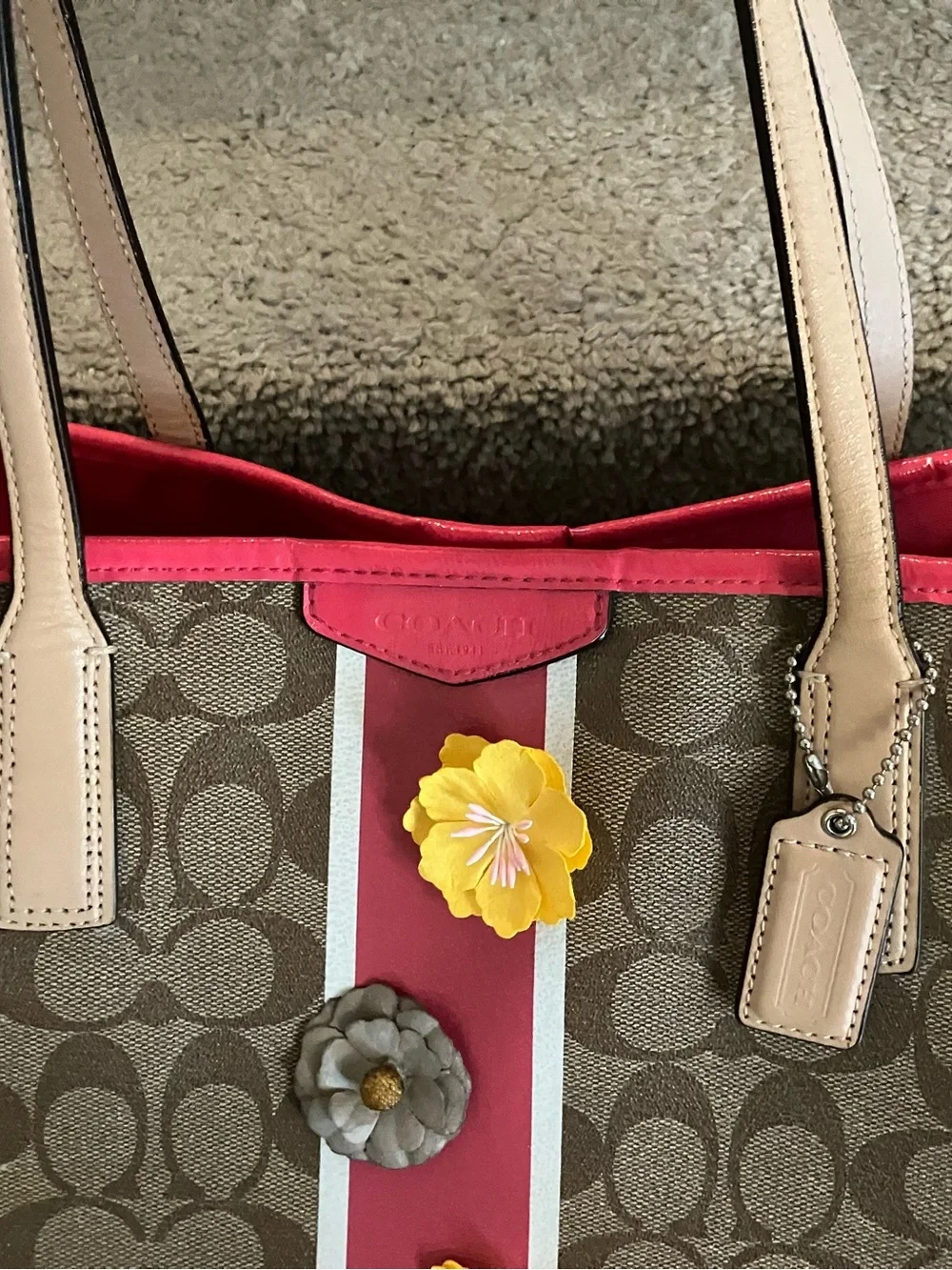 EXCELLENT CONDITION! COACH LARGE SIGNATURE STRIPE DRAWSTRING CARRYALL W FLOWERS